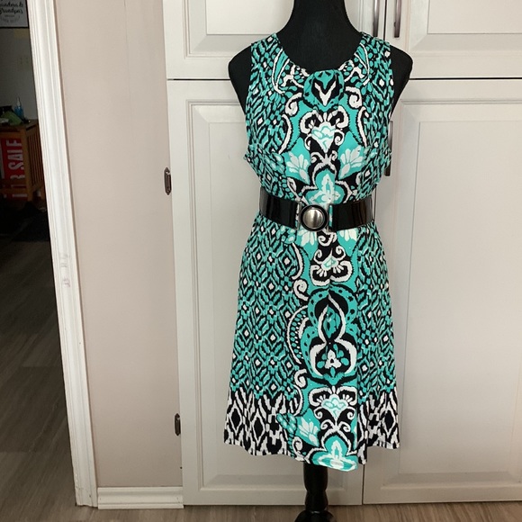 Sleeveless Dress with silver bead embellishment - Picture 3 of 5